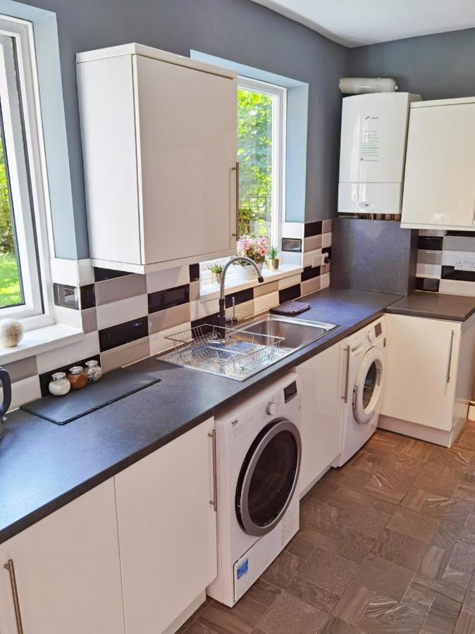 Perry Road, Beautiful Large House Available For Guests And Contractors Parking Wifi Villa Nottingham Exterior photo