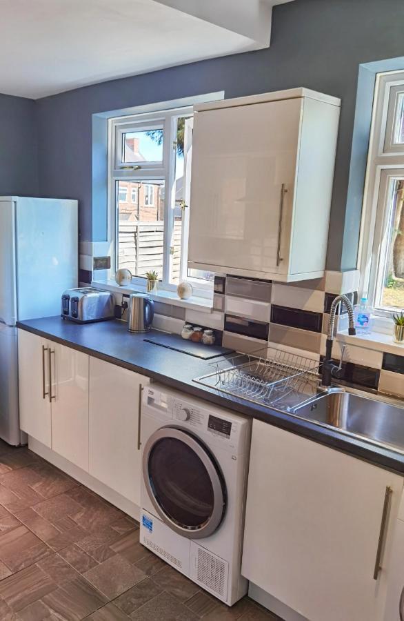 Perry Road, Beautiful Large House Available For Guests And Contractors Parking Wifi Villa Nottingham Exterior photo